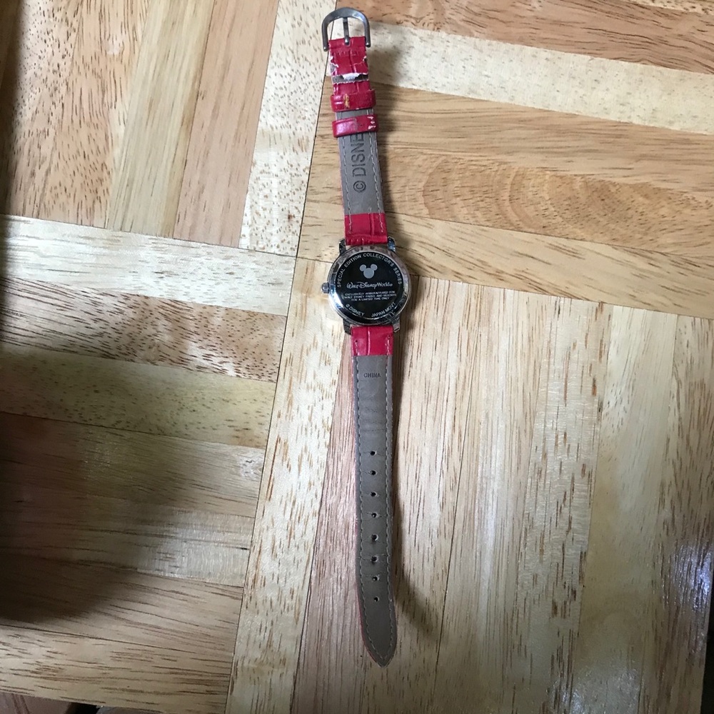 Tinkerbell in a Santa Claus Outfit Watch - Picture 5 of 11